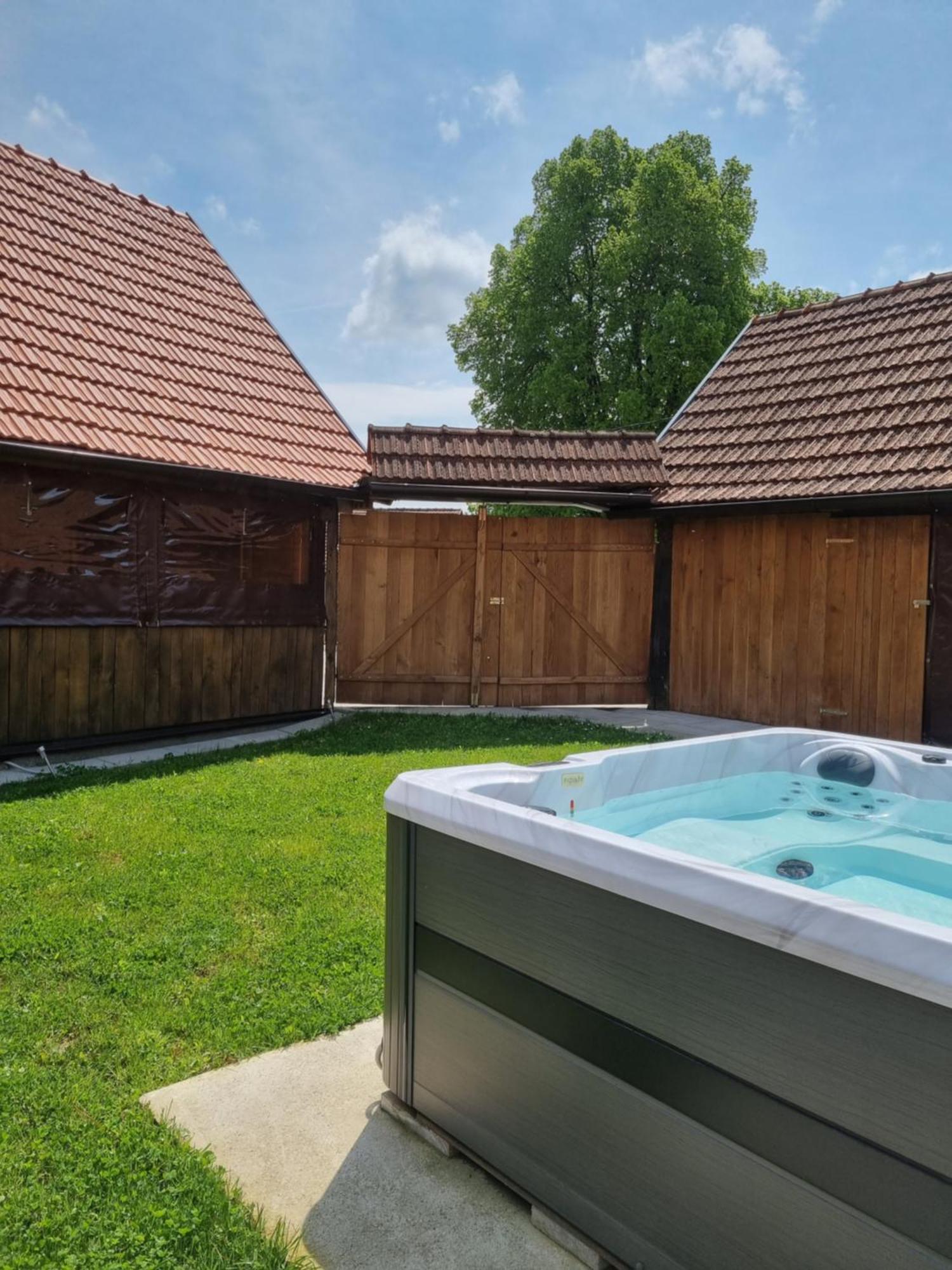 Ruralna Kuca Za Odmor Kablarovo Brdo Guest House Krnjak Ngoại thất bức ảnh
