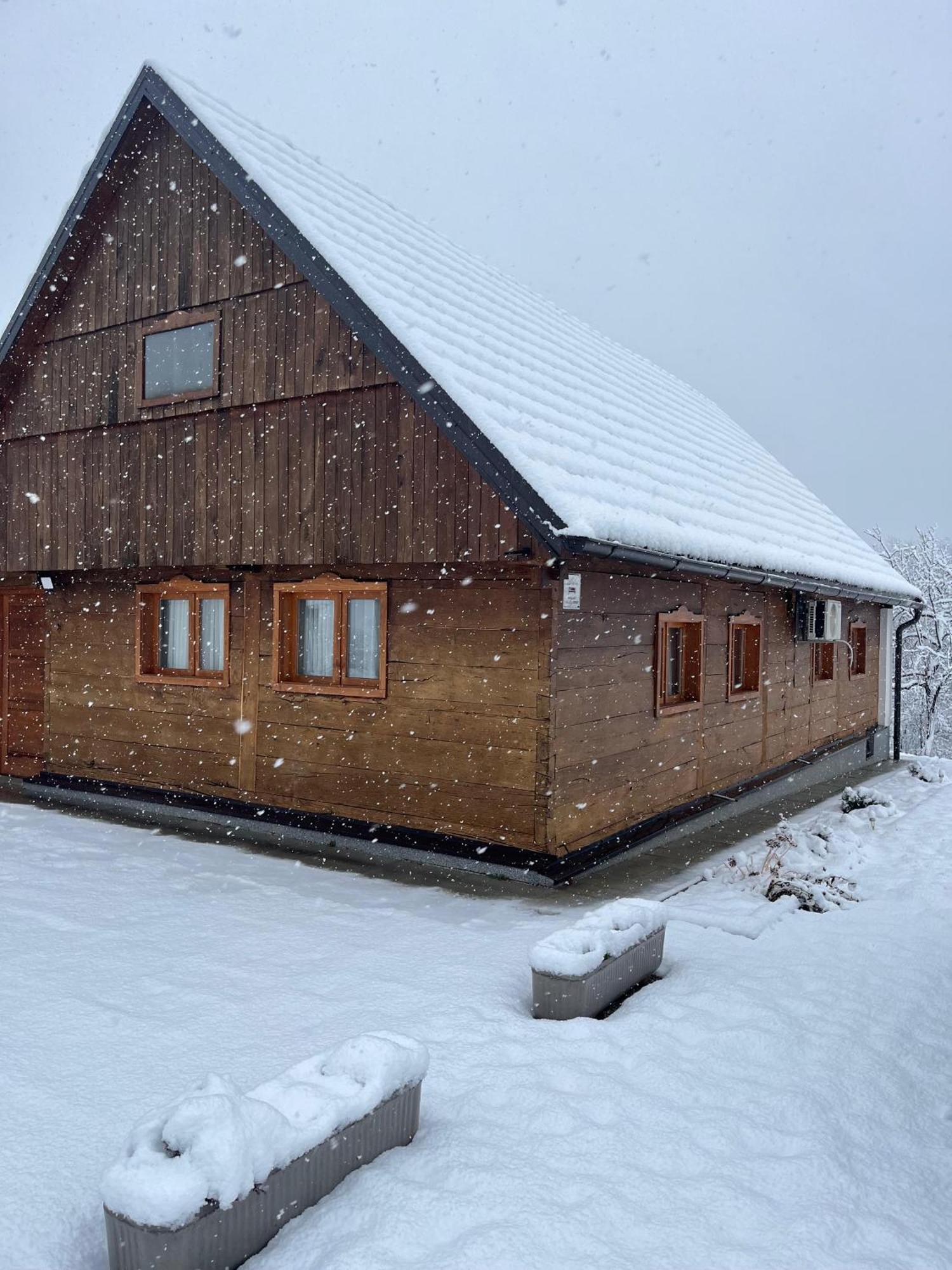 Ruralna Kuca Za Odmor Kablarovo Brdo Guest House Krnjak Ngoại thất bức ảnh